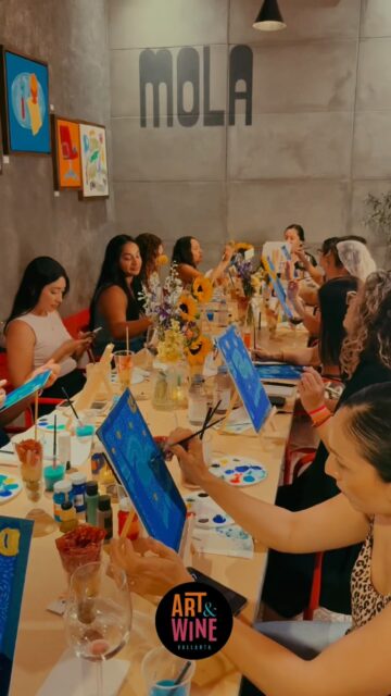 Así fue un poco de nuestro evento en MOLA café ☕️ gracias por compartir y confiar en nosotros 🤗🎨#ArtAndWineVallarta
#ArteYVinoVallarta
#AmantesDelArte
#ObrasMaestras
#ExperienciaCultural